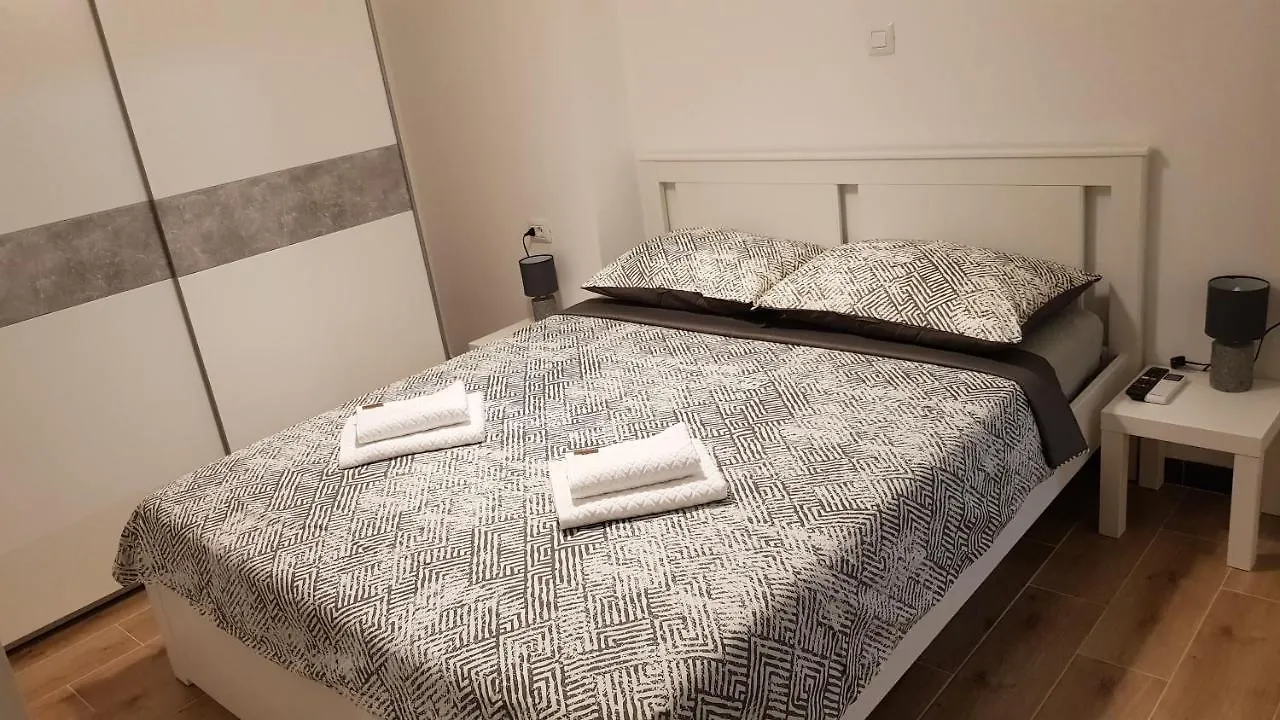 Kalea Pula Center Apartment